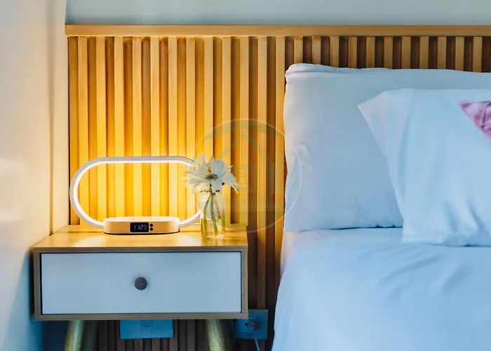 Urban Chic At Ayala Business Park - Fast Wi-fi Netflix